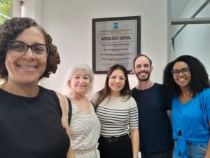 Arquvisita Euliene Rocha (Chefe do Arquivo Geral), Professora - Gláucia da Rocha (Aposentada UFF),  e os Arquivistas Alana Carla (Arquivo Geral), Luiz Giacomo e Letícia Alves (SRH)